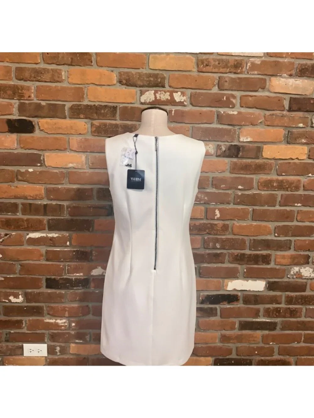 White House Black Market White Sleeveless Black Beaded Cocktail Dress Size 2